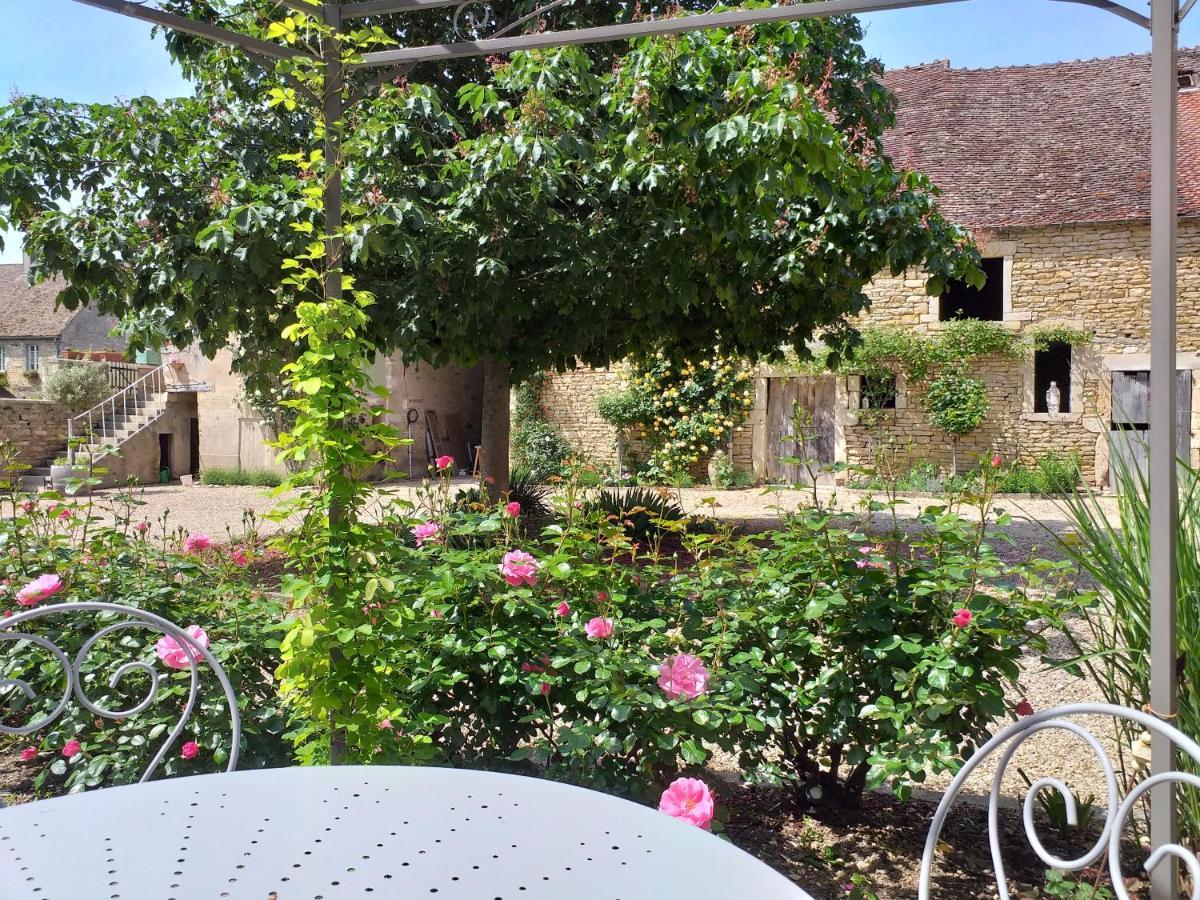 Ancien Domain "Le Petit Bonheur" Apartment Tailly Exterior photo
